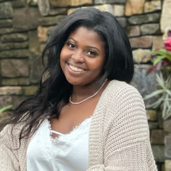 Meet your Posher, Aleah - Picture 1 of 1